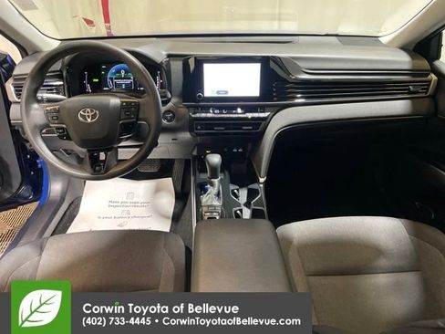 Used 2025 Toyota Camry LE image 12