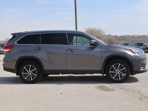 Used 2019 Toyota Highlander XLE image 7