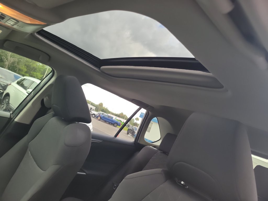 Used 2019 Toyota RAV4 XLE FWD image 18