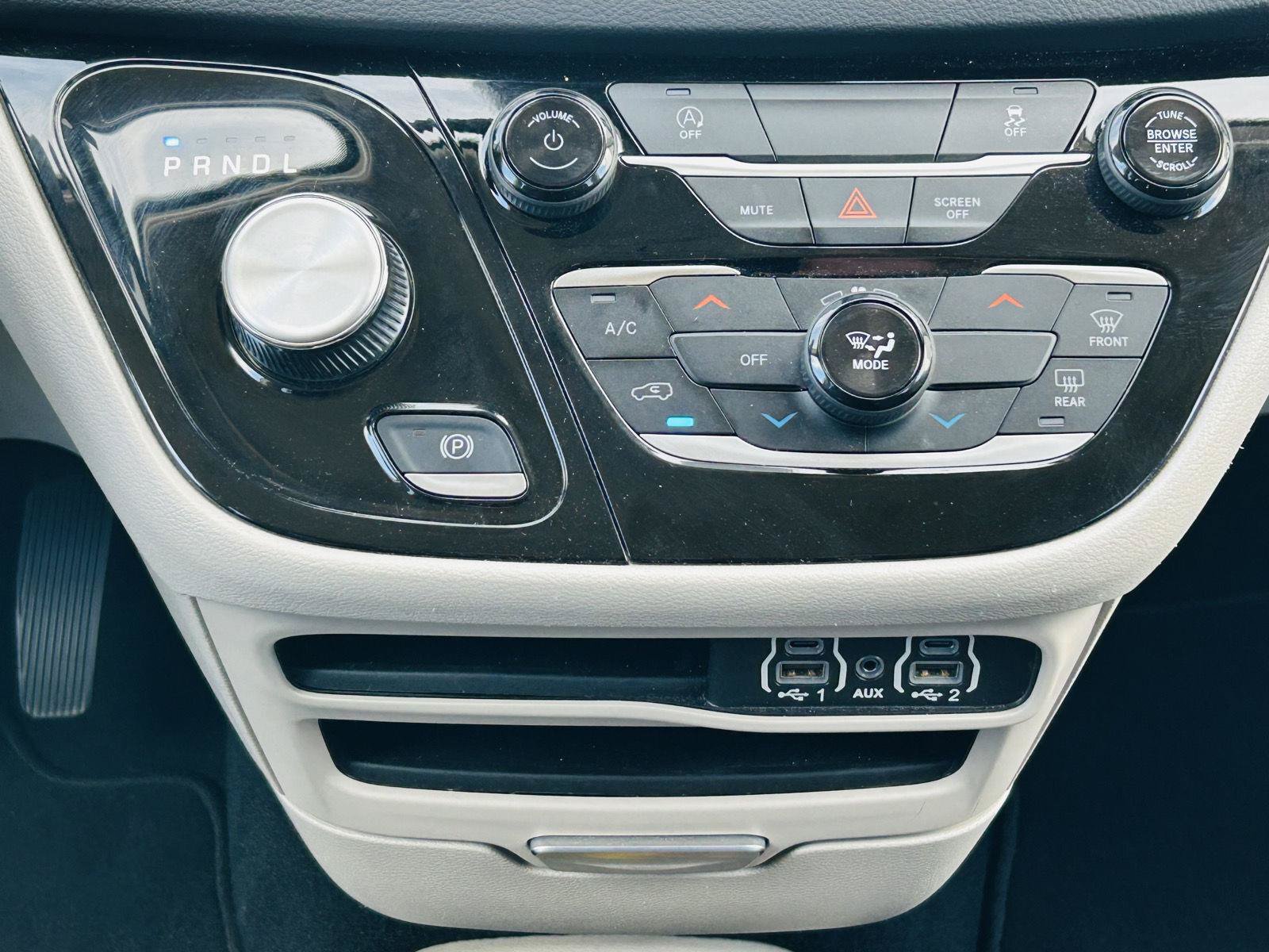Used 2023 Chrysler Voyager LX FWD image 19