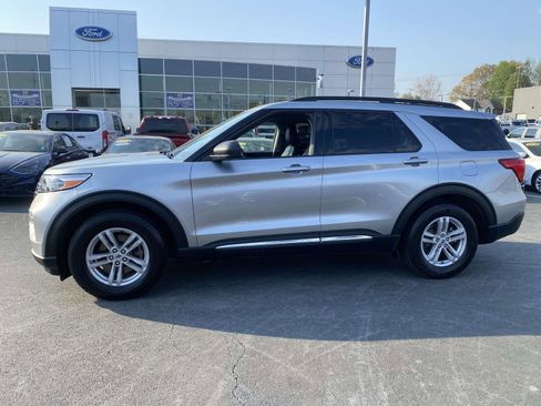 Certified 2024 Ford Explorer XLT w/ Equipment Group 202A RWD image 4