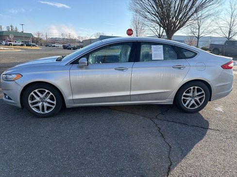 Used 2013 Ford Fusion SE image 4