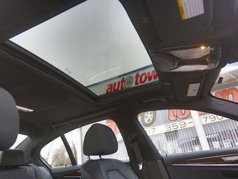 Used 2019 BMW 530i xDrive w/ Convenience Package image 13