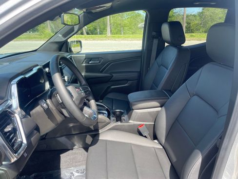 New 2026 GMC Canyon Elevation w/ Convenience Package RWD image 8