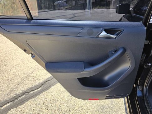 Used 2011 Volkswagen Jetta S FWD image 16