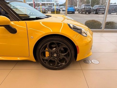 Used 2015 Alfa Romeo 4C Spider w/ Convenience Group image 11