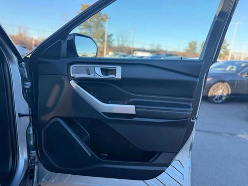 Used 2023 Ford Explorer Limited AWD/4WD image 19