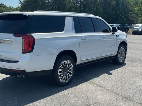Used 2022 GMC Yukon XL Denali AWD/4WD image 5