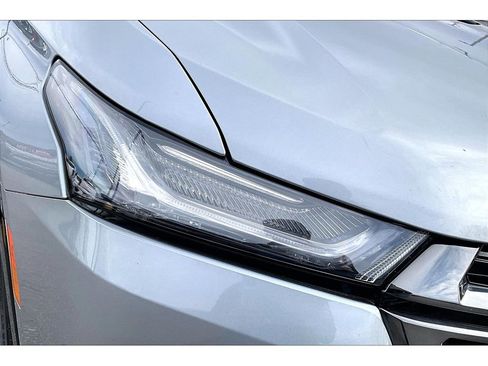 Used 2023 Chevrolet Traverse Premier w/ Redline Edition image 32