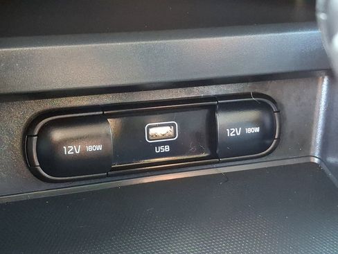Used 2025 Kia Soul LX FWD image 23