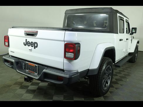 Used 2022 Jeep Gladiator Sport AWD/4WD image 16