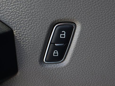 Used 2020 Ford F550 2WD Regular Cab Super Duty image 22