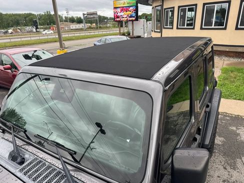 Used 2019 Jeep Wrangler Unlimited Rubicon AWD/4WD image 7