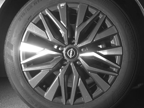 Used 2025 Nissan Altima 2.5 SV FWD image 13