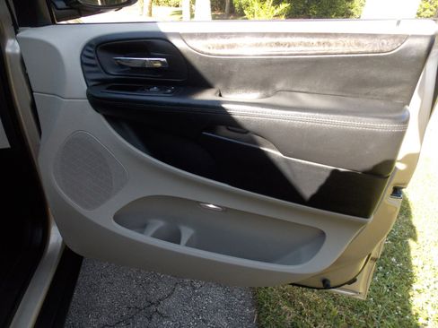 Used 2014 Dodge Grand Caravan American Value Package image 18