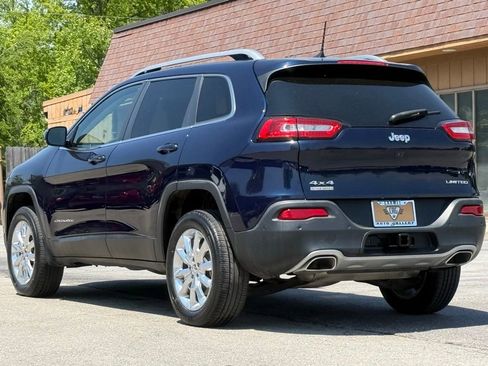 Used 2016 Jeep Cherokee Limited w/ Luxury Group AWD/4WD image 3