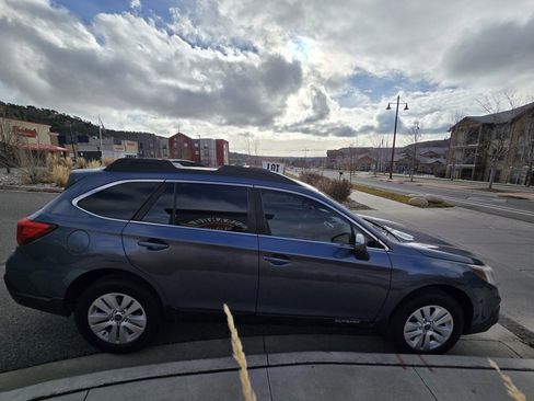 Used 2018 Subaru Outback 2.5i Premium image 4