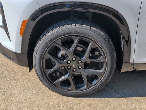 New 2026 Chevrolet Traverse RS w/ LPO, Floor Liner Package image 3