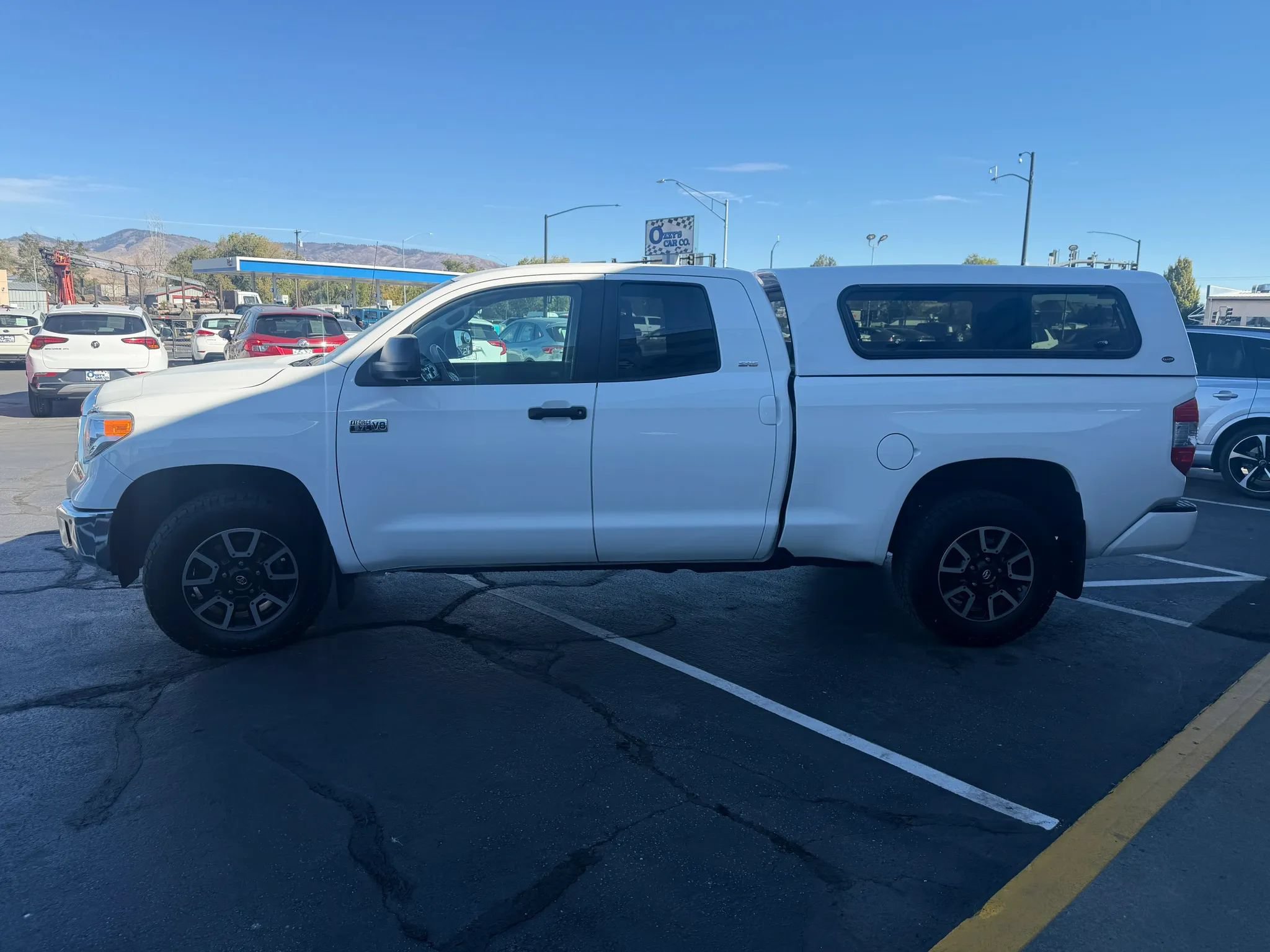 Used 2017 Toyota Tundra SR5 AWD/4WD image 5