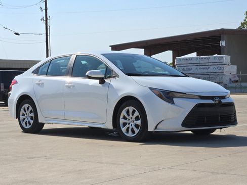 Used 2025 Toyota Corolla LE FWD image 7