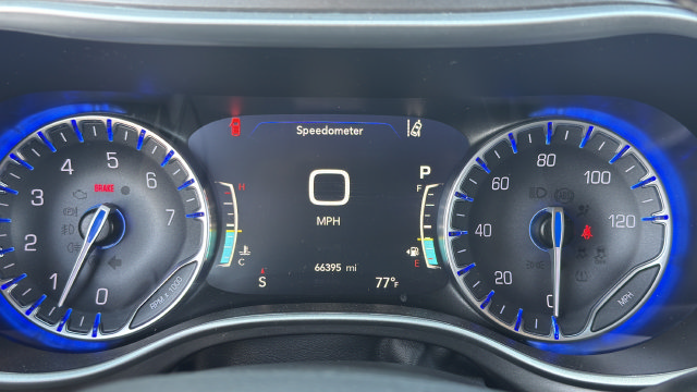 Used 2024 Chrysler Pacifica Touring-L FWD image 18