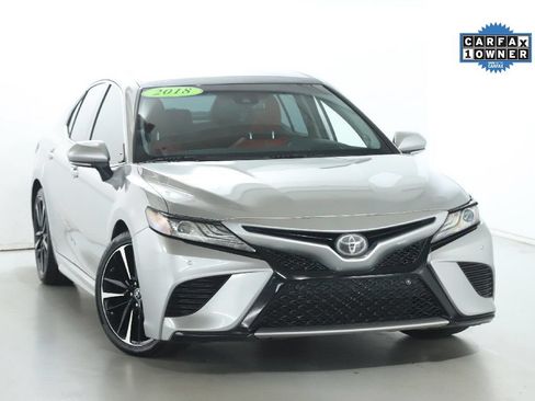 Used 2018 Toyota Camry XSE FWD image 2