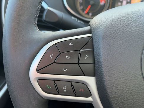 Used 2022 Jeep Cherokee Latitude AWD/4WD image 13