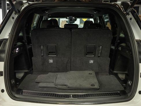 Used 2024 Jeep Grand Cherokee L Laredo image 7