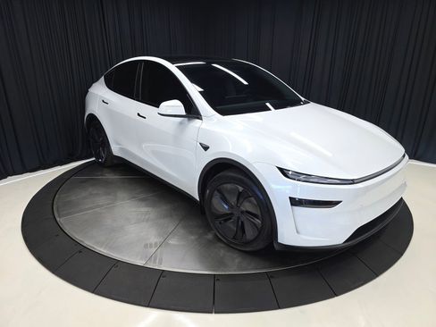 Used 2026 Tesla Model Y Long Range image 15