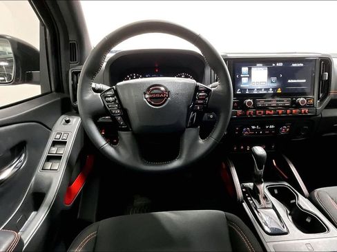 Used 2025 Nissan Frontier PRO-4X w/ Pro Convenience Package image 7