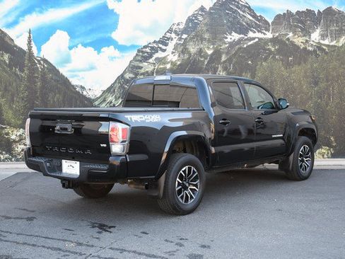 Used 2022 Toyota Tacoma TRD Sport w/ TRD Premium Sport Package AWD/4WD image 3