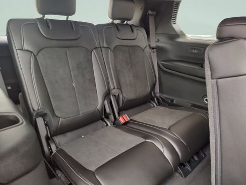 New 2025 Jeep Grand Cherokee L Altitude RWD image 33