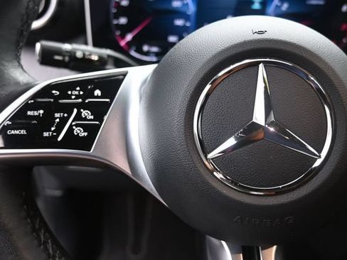 Used 2025 Mercedes-Benz GLC 300 image 15