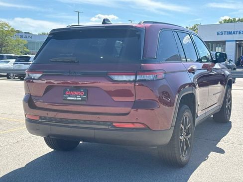 Used 2024 Jeep Grand Cherokee Altitude AWD/4WD image 33