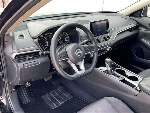 Used 2024 Nissan Altima 2.5 SV FWD image 14