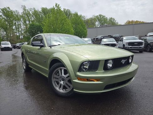 Used 2005 Ford Mustang GT RWD image 3