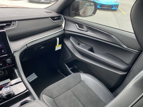 New 2025 Jeep Grand Cherokee L Altitude image 36