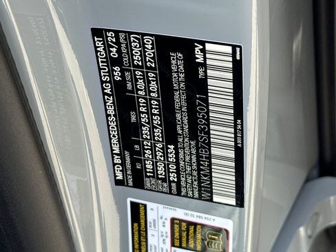 Used 2025 Mercedes-Benz GLC 300 4MATIC image 28