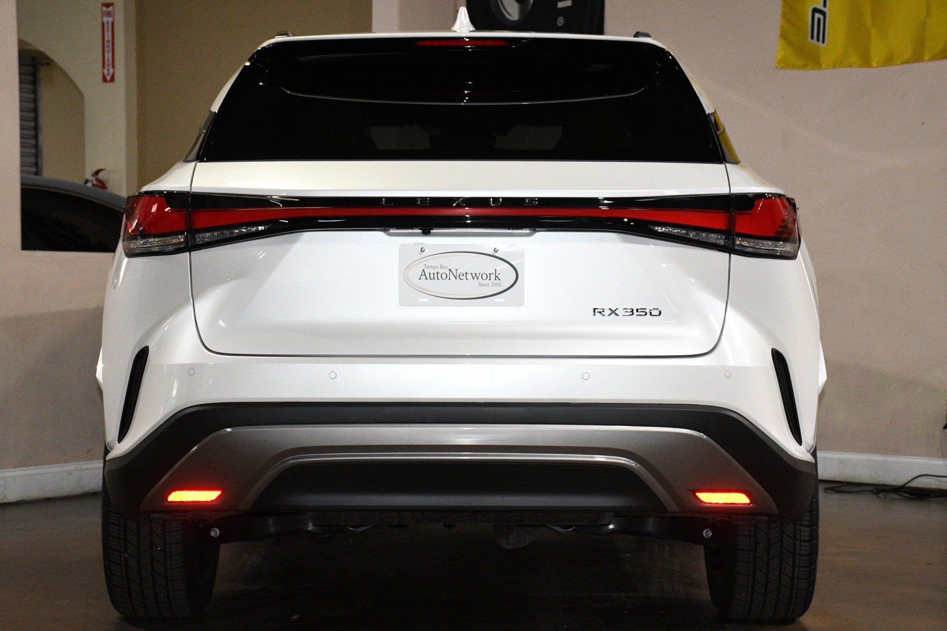 Used 2025 Lexus RX 350 Premium w/ Convenience Package FWD image 2