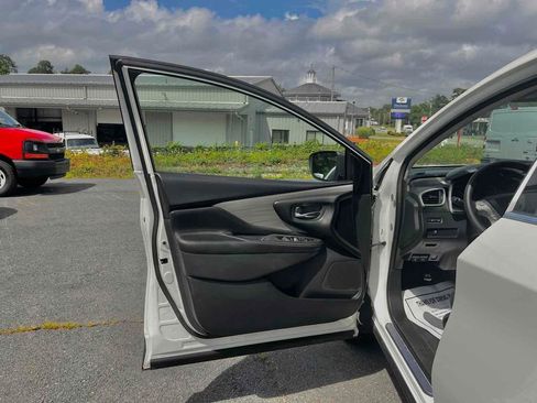 Used 2018 Nissan Murano S image 11