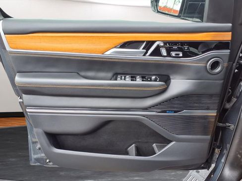 Used 2024 Jeep Grand Wagoneer L Series III image 17