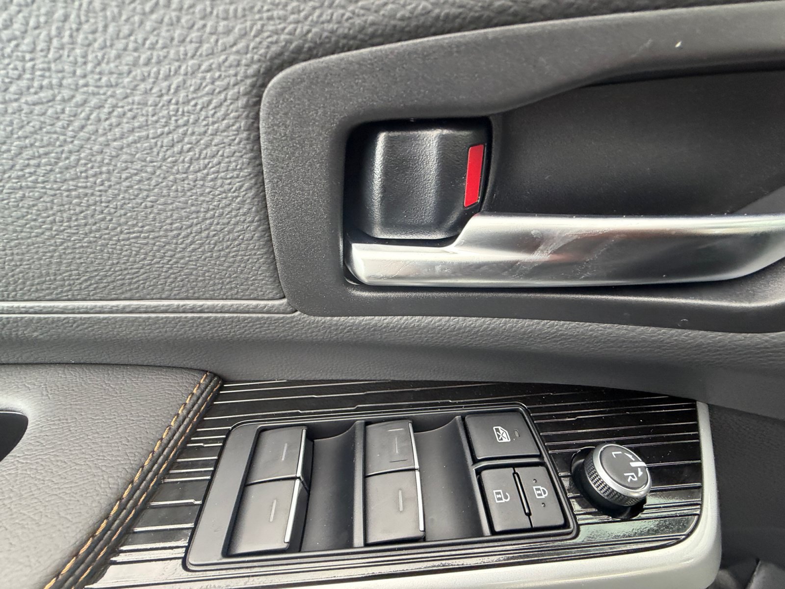 New 2026 Toyota Sienna XLE Woodland Edition AWD/4WD image 17