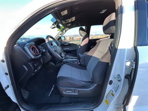 Used 2021 Toyota Tacoma TRD Off-Road w/ Technology Package image 12