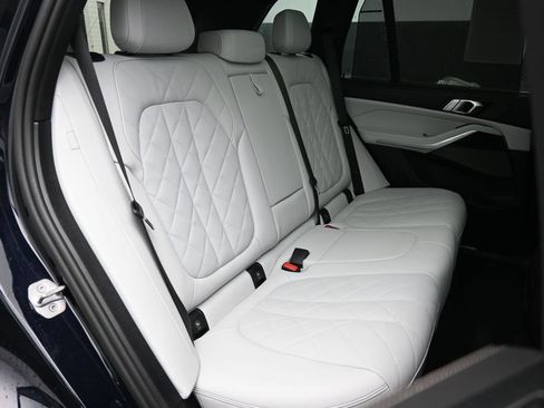 Used 2024 BMW X5 xDrive40i w/ M Sport Package AWD/4WD image 26