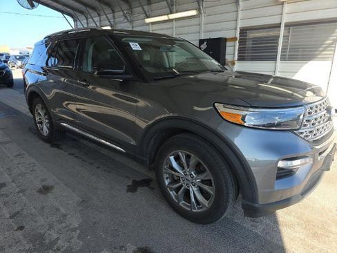 Used 2023 Ford Explorer Limited image 3