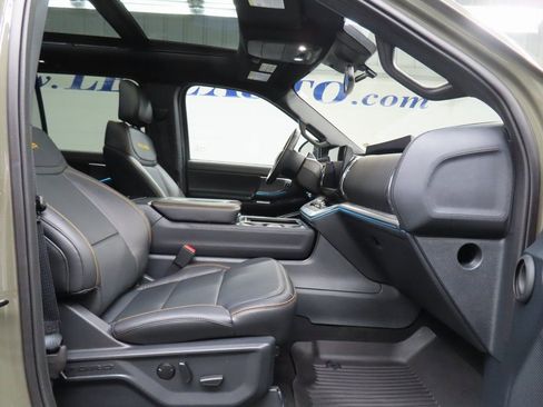Used 2025 Ford Expedition Tremor image 34