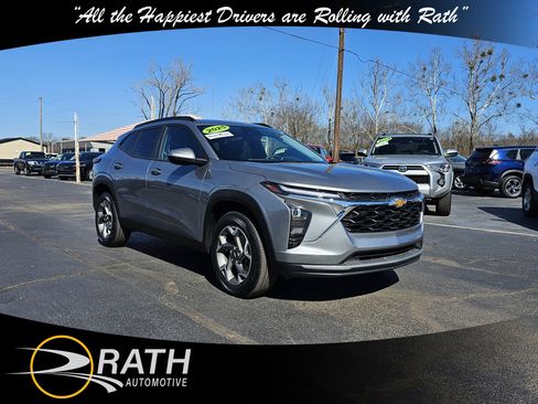 Used 2025 Chevrolet Trax LT image 4