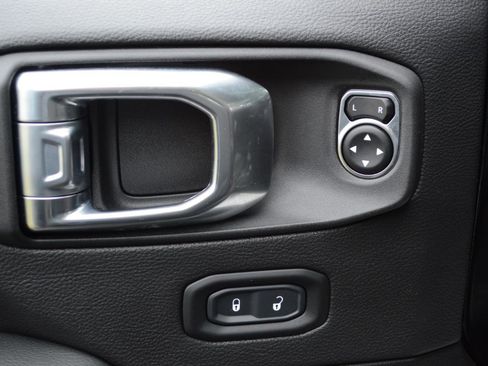 Used 2023 Jeep Wrangler Unlimited Sahara image 19