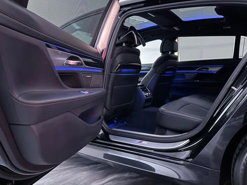 Used 2018 BMW 740e xDrive AWD/4WD image 24