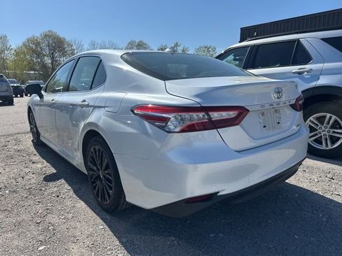 Used 2020 Toyota Camry XLE FWD image 3